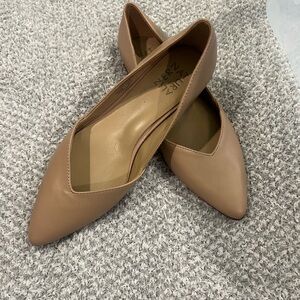 Naturalizer size 7 NWOT pointed toe flats
